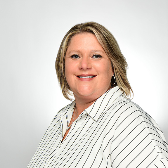 Lynn Priest Headshot