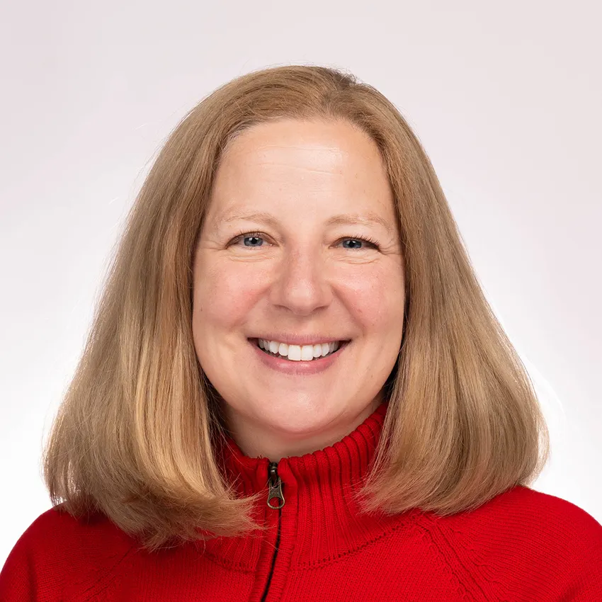 Holly Beede-McKinney Headshot