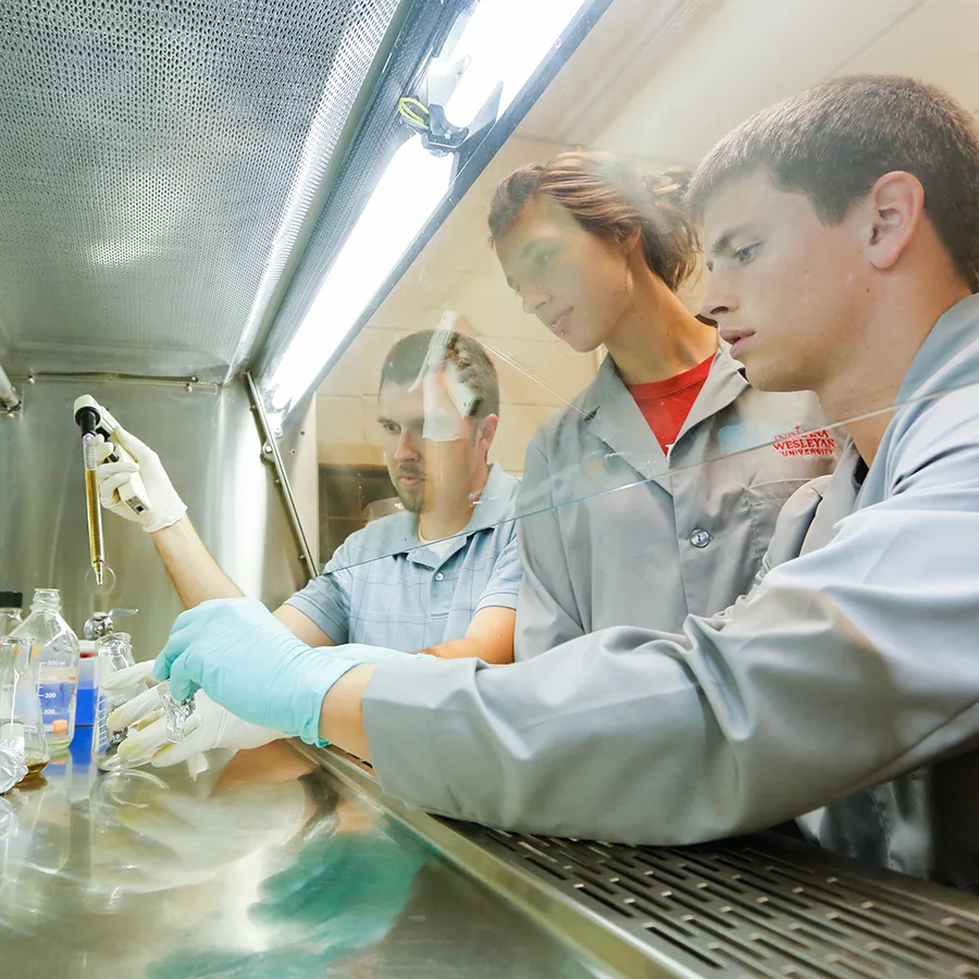 IWU Students in science lab